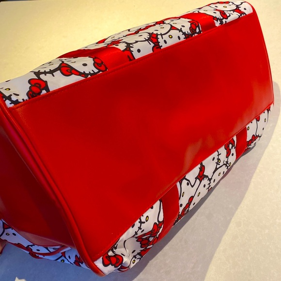 New Sanrio Hello Kitty Face AOP Duffle Bag Red Bioworld Weekender Carry-On⭐️⭐️⭐️ - Picture 14 of 17